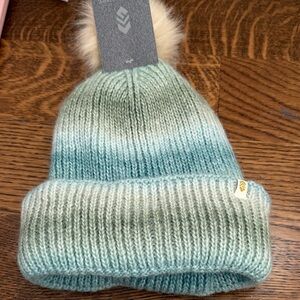 NWT Cozy Green Knit Pom-Pom Beanie